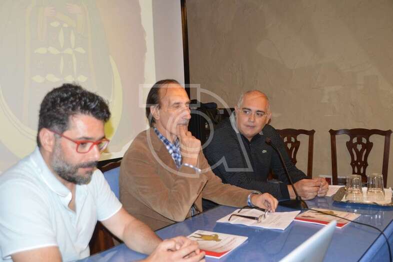 Momento de la presentación del libro (Foto TA)
